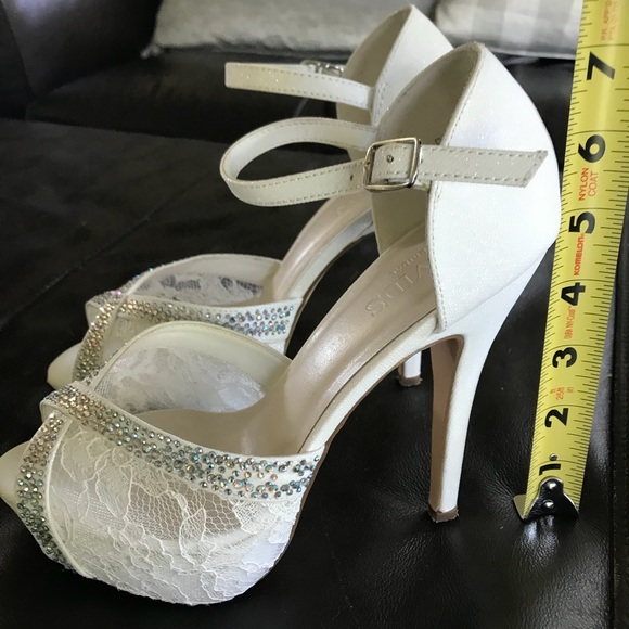 😍Gorgeous heels, great for a bride! Donating soon - Picture 3 of 4